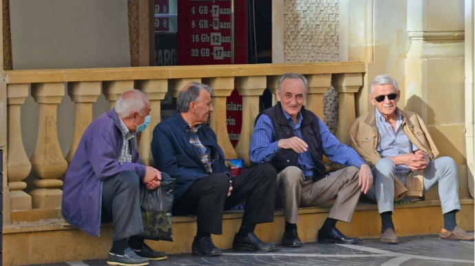 Koronavirusa yoluxma niyə artır? - Maska yaddan çıxıb, sosial məsafə gözlənilmir - FOTO