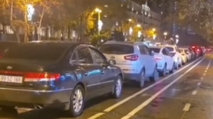 XİN-in qarşısındakı velozolaqla parkinqin yanaşı olması həqiqətən dünyada görülməyib? – NÜMUNƏ - FOTOSESSİYA 