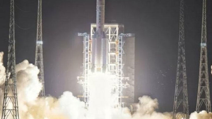Çinin pilotsuz kosmik gəmisi Aya göndərildi