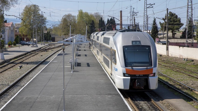 Bakı-Gəncə-Bakı qatarında gediş haqqı müvəqqəti azaldılıb 