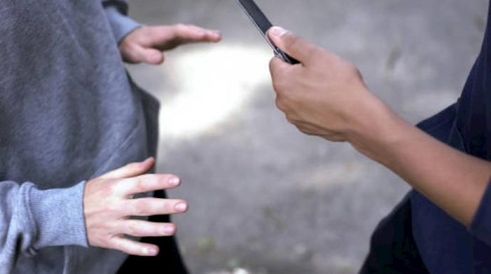 Biləsuvarda yeniyetmə oğlan 59 yaşlı kişini bıçaqladı