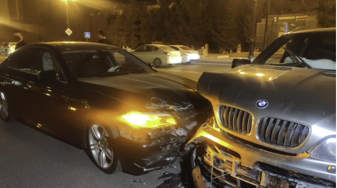 В Баку столкнулись автомобиля, есть пострадавший - ВИДЕО - ФОТО