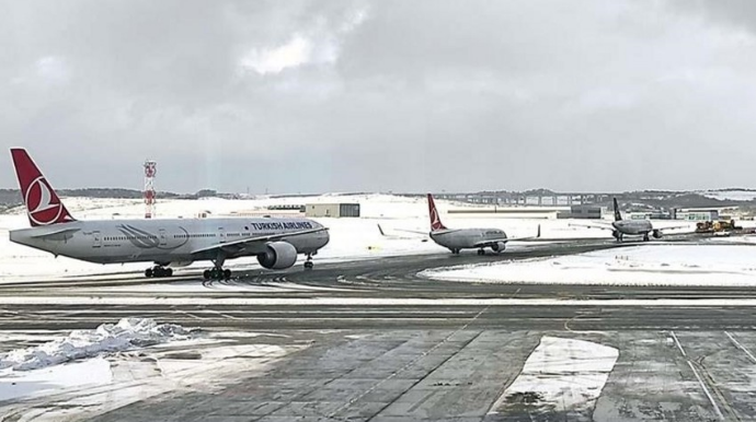 Əlverişsiz hava şəraitinə görə İstanbulda 200-dən çox reys ləğv edilib 