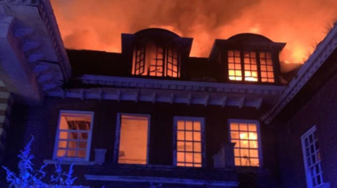 Milyarderlər küçəsində 32 milyon dollarlıq  malikanə yandı  - FOTO