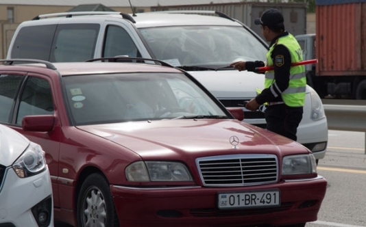 Yol polisi 30 qəpiklik işi 6 manata necə edir? - VİDEO