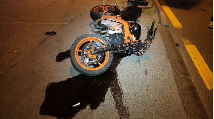 Bakıda 18 yaşlı gənc yol qəzasında ağır xəsarət aldı