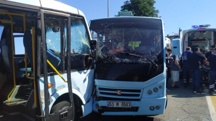 Türkiyədə iki avtobus toqquşdu - 17 yaralı 