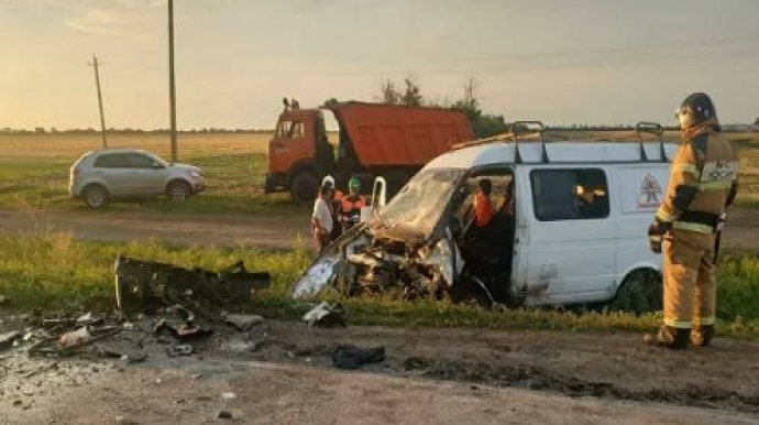 Mikroavtobus idarəetmədən çıxaraq qəza törədib, ölən və yaralananlar var   - FOTO