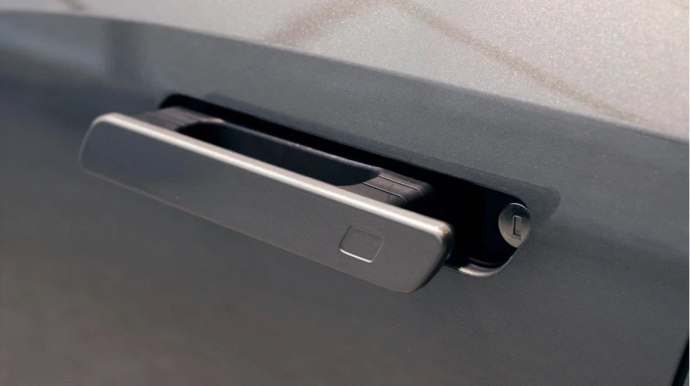 Çin avtomobillərində tam açılan qapı tutacaqlarına qadağa qoyulacaq 