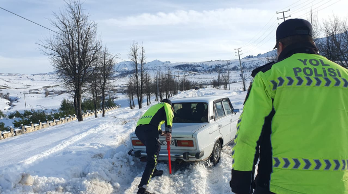 Lerikdə polis gücləndirilmiş rejimdə fəaliyyət göstərir - Şaxtalı hava şəraiti ilə əlaqədar - FOTOLAR 