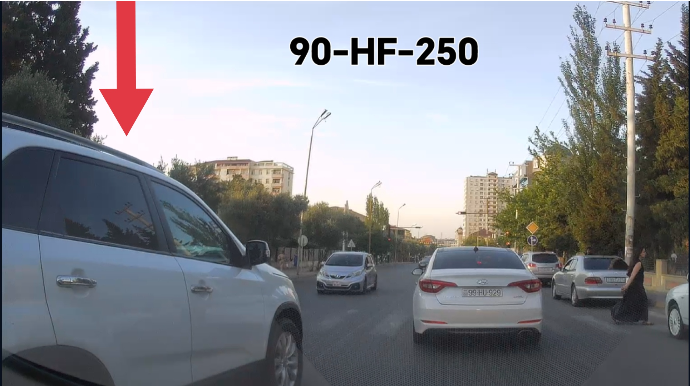 Əks yola çıxan sürücü avtomobilləri sıxışdırıb təhlükə yaratdı - VİDEO