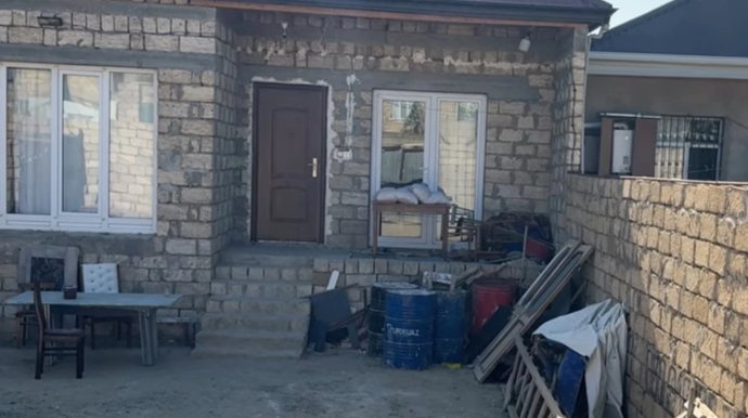 Evində usta işləyən kişini qətlə yetirdi 