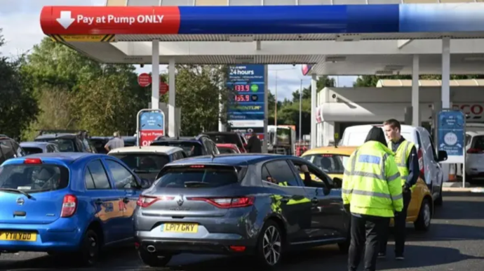 Böyük Britaniyada yanacaq qıtlığı qeydə alınır 