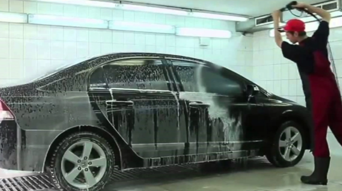 Bakıda 27 yaşlı kişi avtoyuma məntəqəsində öldü 