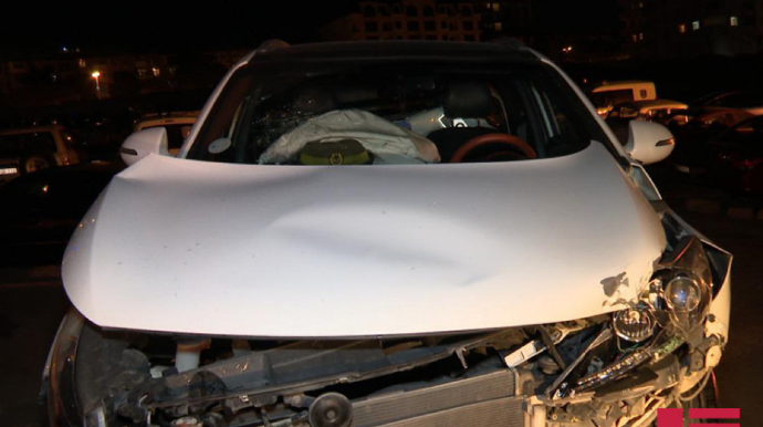 Qırmızı işıqdan keçən “ayıq sürücü” qəza törədib - FOTO 