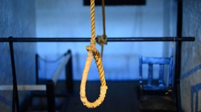 Psixoloji problemləri olan kişi özünü evinin eyvanından asdı  - FOTO