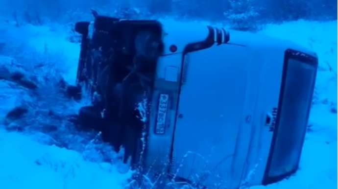 Rusiyada avtobus aşdı, xəsarət alanlar var - Video 