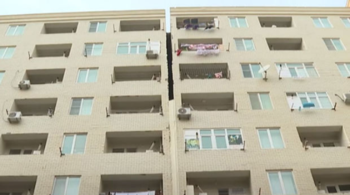 Qaradağda yerləşən yaşayış kompleksində 12 tikili qəzalı vəziyyətdədir   - VİDEO