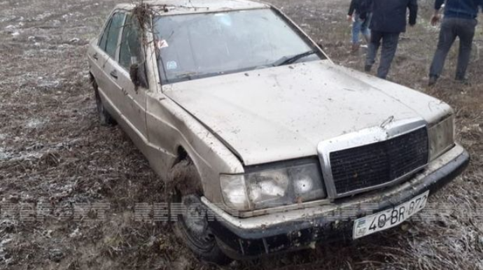 Azərbaycanda maşın körpüdən aşdı, sürücü hadisə yerindən qaçdı - FOTO