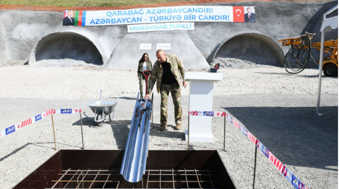 İlham Əliyev: “Şərqi Zəngəzurun hərtərəfli inkişafı üçün avtomobil yolları xüsusi əhəmiyyət daşıyır”