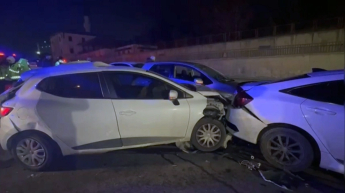 Zəncirvari qəza baş verib, xəsarət alanlar var