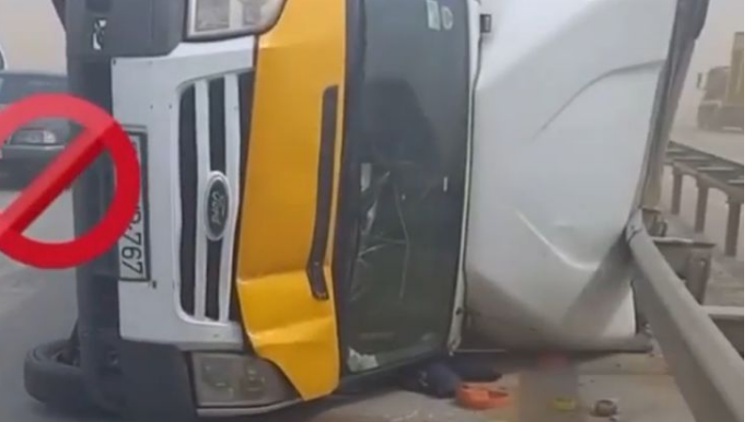 Bugünkü küləyin səbəb olduğu qəza  - VİDEO