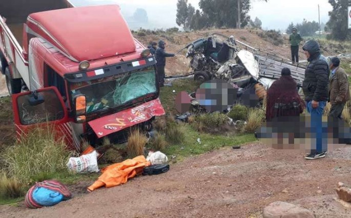 Avtobus yük maşını ilə toqquşdu: azı 13 ölü, 2 yaralı - FOTO