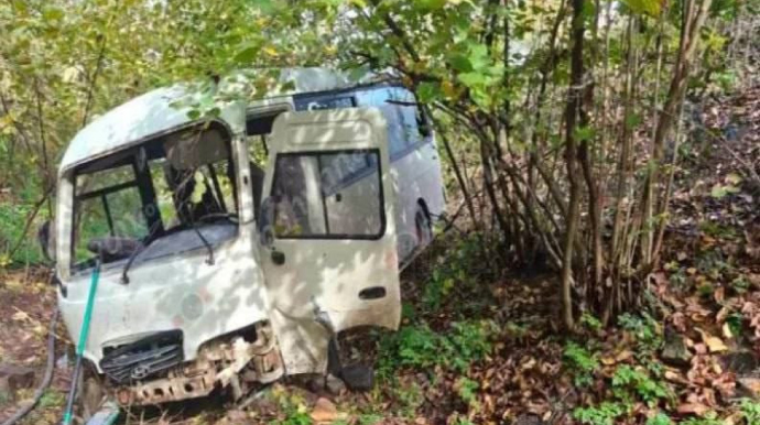 Avtobus qəzaya uğrayıb, 11 nəfər xəsarət alıb 