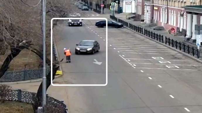 “Lada” sürücüsü qəfil manevr edərək süpürgəçini vurdu – Polis səbəbini araşdırır - VİDEO 