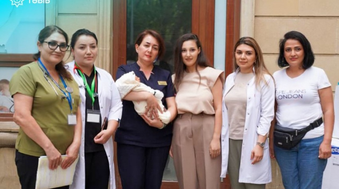 Metroda doğulan körpə və anası evə buraxıldı 