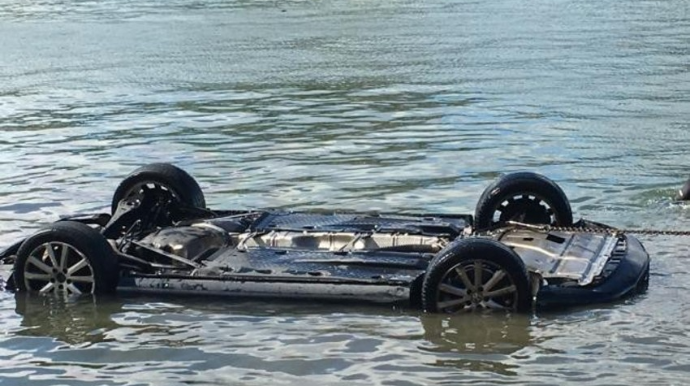 Yevlaxda avtomobil kanala aşıb, 3 nəfər xəsarət alıb 