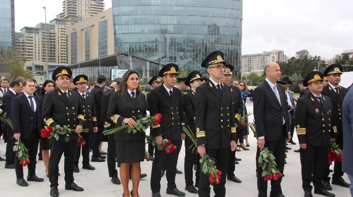 Dövlət Dəniz və Liman Agentliyinin kollektivi Zəfər Parkını ziyarət edib - FOTO