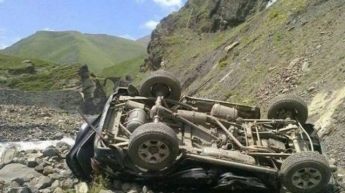 DƏHŞƏT:  Maşın dərəyə aşdı, 2 uşaq öldü   - VİDEO