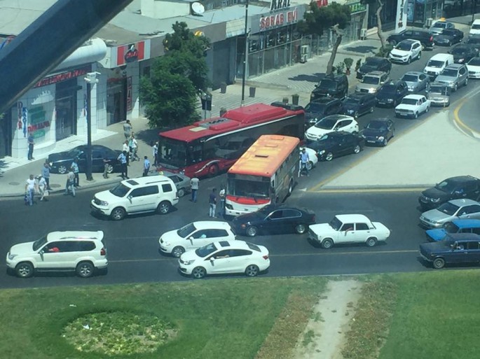 Bakıda zəncirvari qəza - Maşınların hərəkəti iflic oldu - FOTO