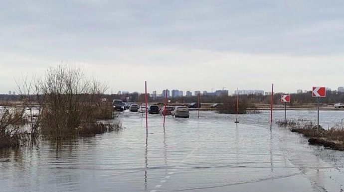 Yol və 16 körpü su altında qaldı