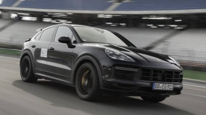 "Porsche Cayenne" modelinin yeni versiyasını hazırlayır - FOTO