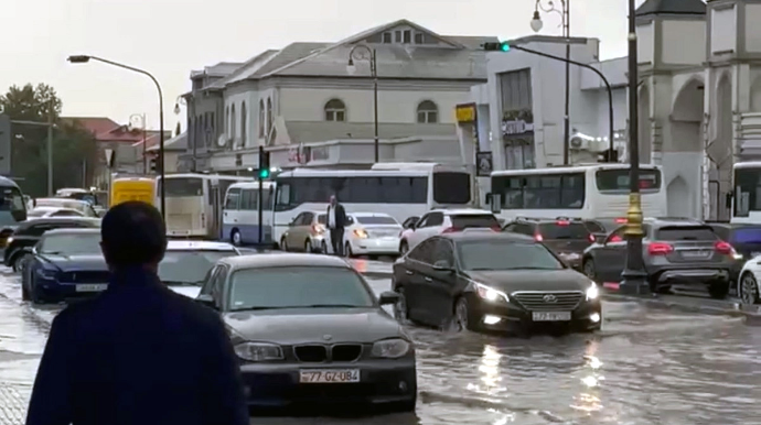 Biləcəridə yağışdan sonra bu yolu su basıb - VİDEO 