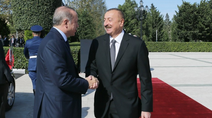 İlham Əliyev Ərdoğanı Füzuli Beynəlxalq Hava Limanında qarşılayıb