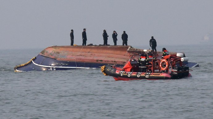Mühərriki xarab olan gəmi batdı  - 17 ölü, 60-a yaxın itkin