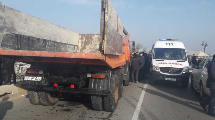 Kürdəmirdə "KamAZ" "VAZ"la toqquşdu: ölən var - FOTO