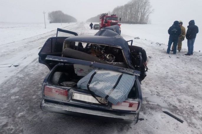 Rusiyada “07” “Nissan”la toqquşdu: 3 ölü, 2 yaralı - FOTO