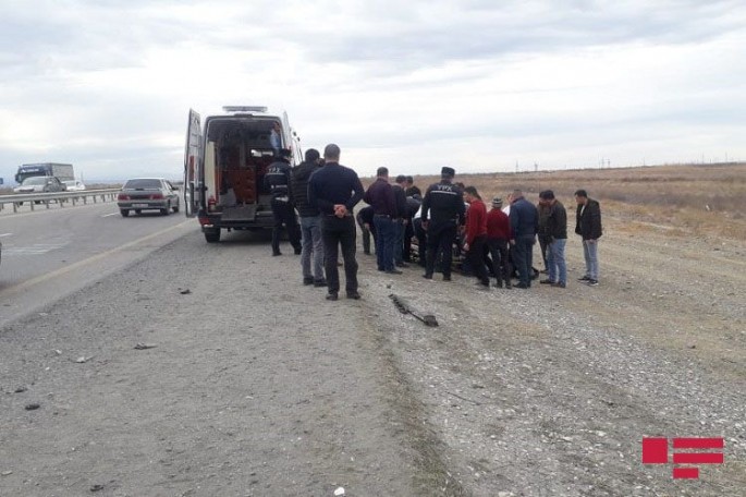 Goranboyda avtomobil maneəyə çırpılıb - FOTO