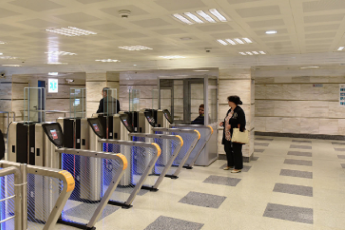 Bakı metrosunda turniketə yaxınlaşan qadın HAMINI QORXUTDU