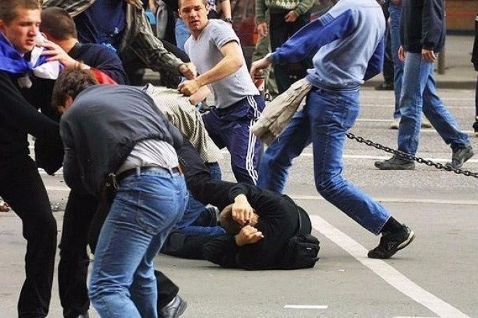 Qaynata hədiyyəsi qan saldı - Bacanaq bacanağın burnunu dişləyib qopardı - BAKIDA