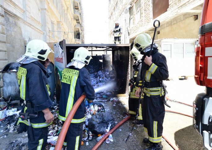 Mağaza yandı: 25 nəfər təxliyə edildi – Bakıda