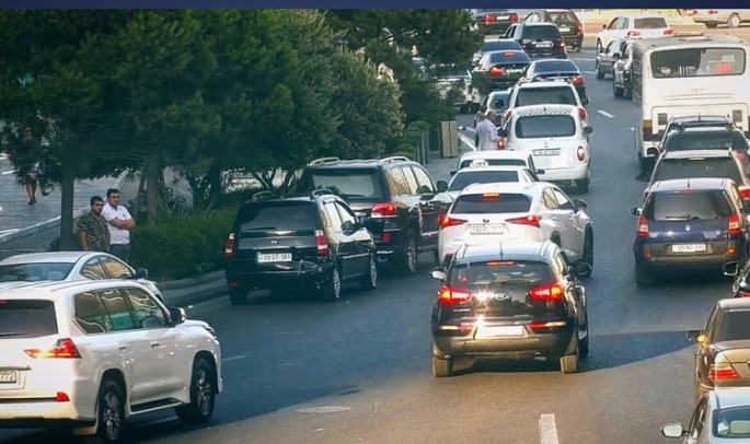 Neftçilər prospektində qəza - FOTO