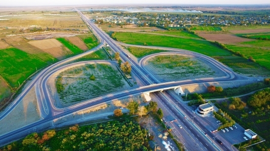 Abad və geniş yollar da müstəqilliyimizin bəhrəsidir