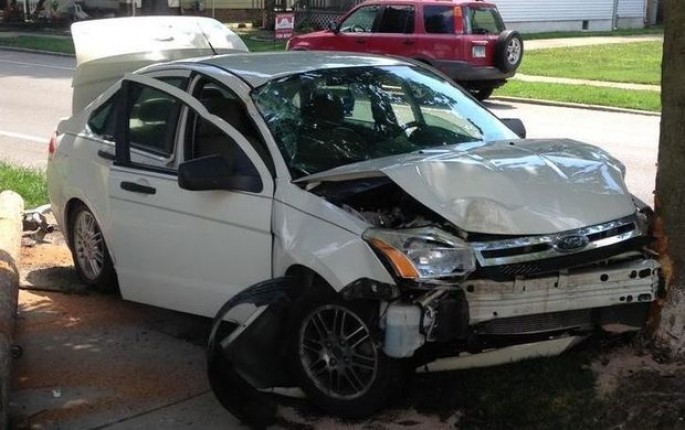 Bakıda gənc nişanı günü qəzaya düşdü - VİDEO