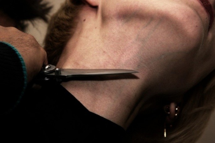 Bakıda arvadını bıçaqlayan şəxsə şərti cəza verilib