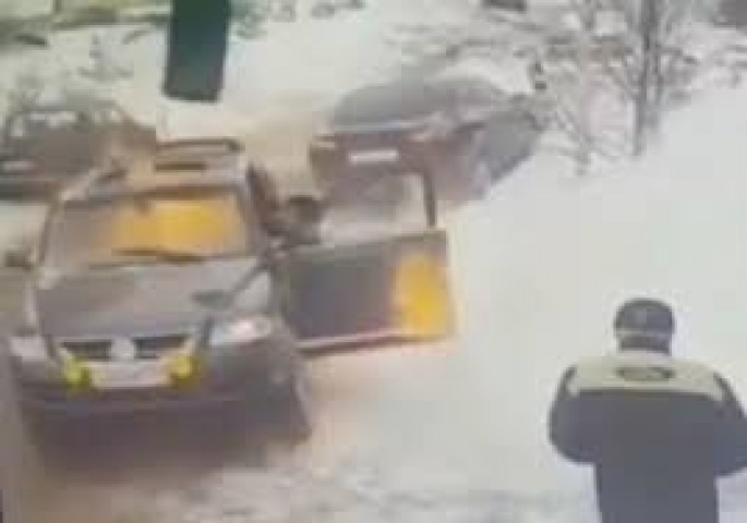 Avtoservisdə “Volkswagen Touareg” partladı - VİDEO